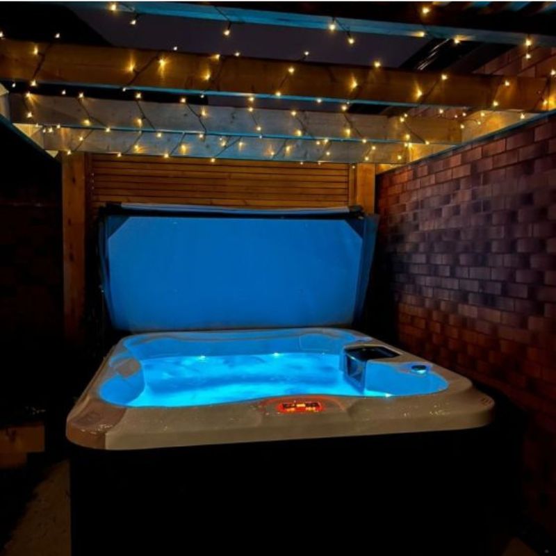 H2O Hot Tubs 2000 Series 13A Plug & Play